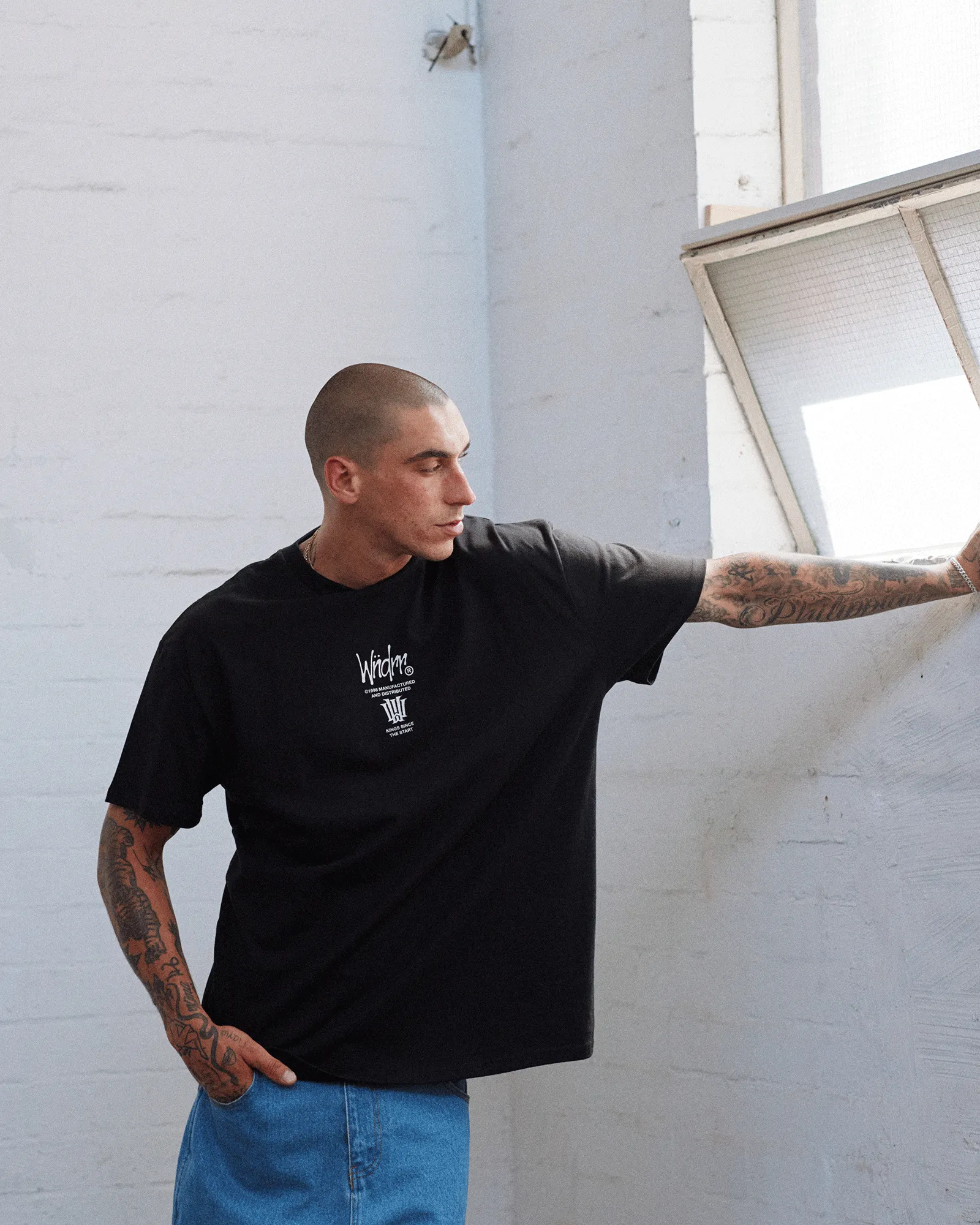 NOISE BOX FIT TEE - BLACK