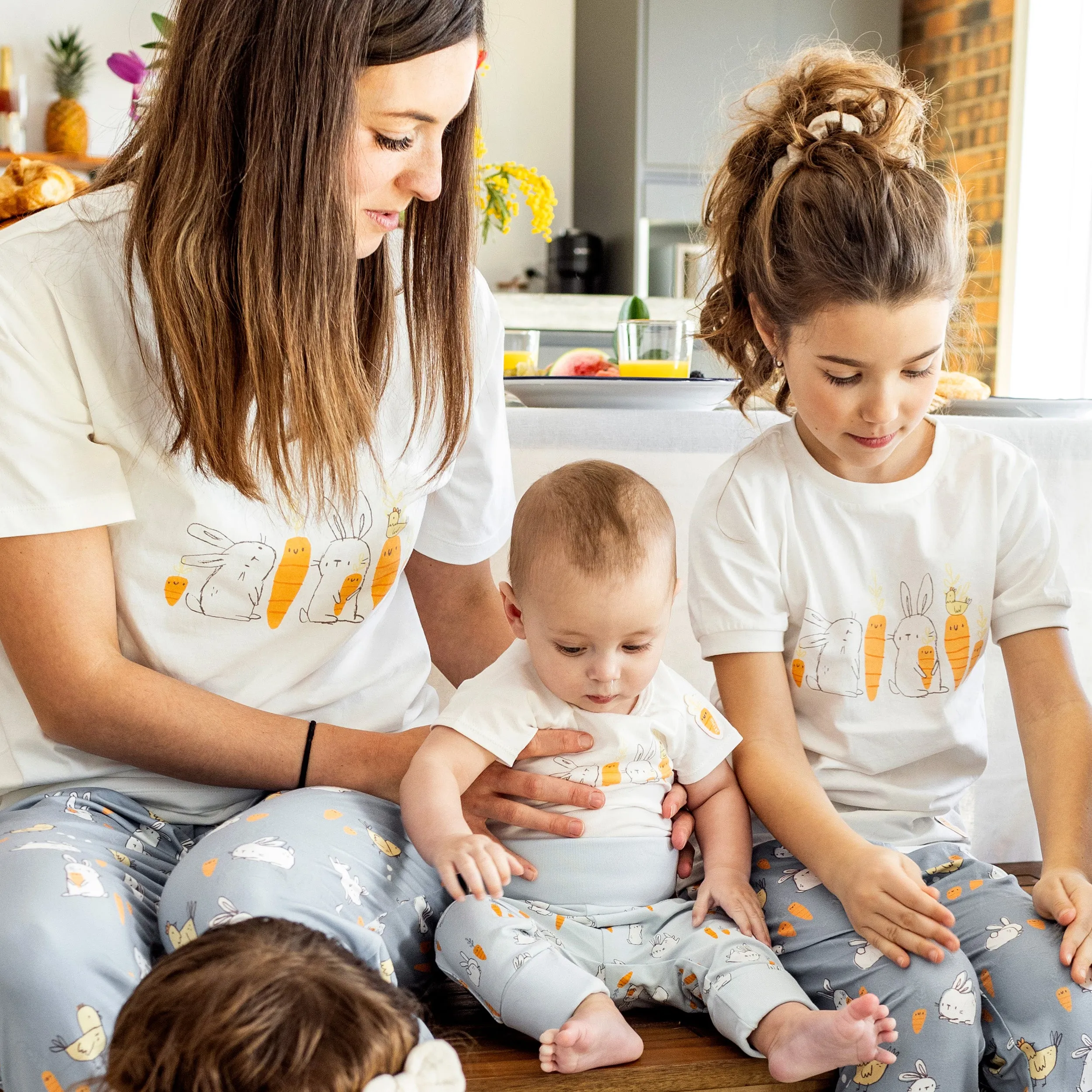 Pantalon évolutif bleu avec motif de lapins en jersey extensible, bébé || Blue evolutive pants with bunnies print in stretch jersey, baby