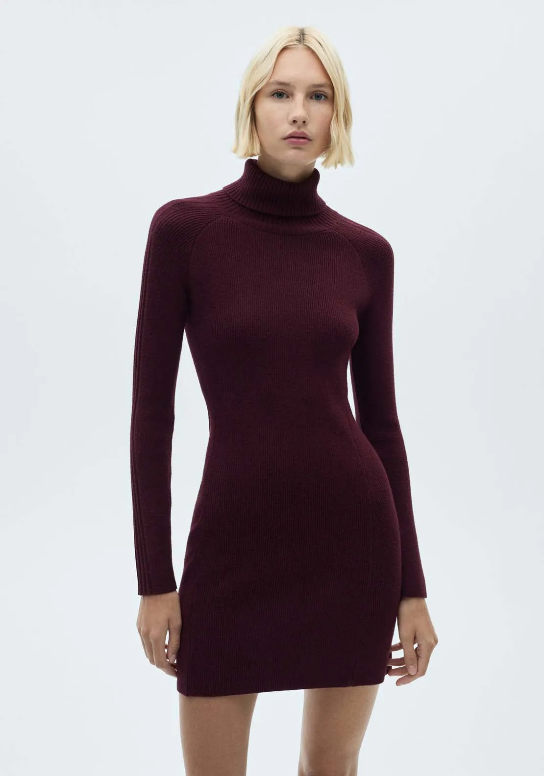 Short turtleneck knitted dress - Dark Red